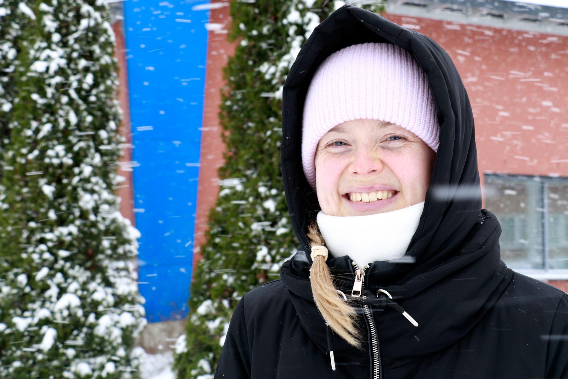 Eveliina Pesonen valmistautui maanantaina työnsä puolesta lähtemään kaupungin liikuntapalveluiden yhteislenkille.