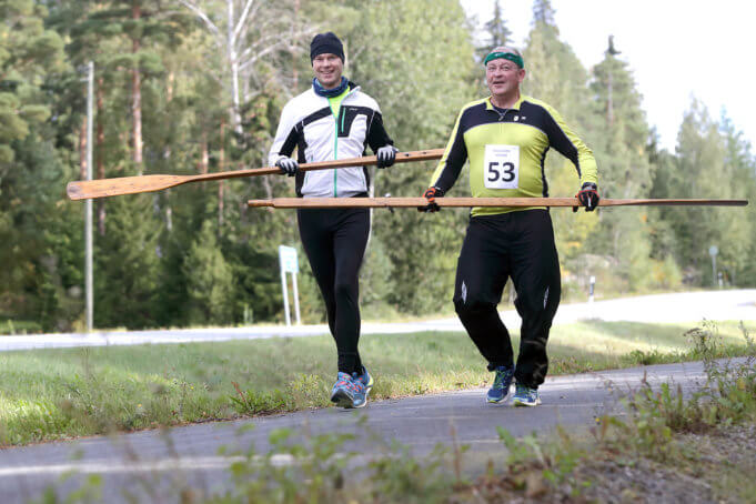 Raivo-Airo Hölkän ainoat osallistujat Heikki Valve (vas.) ja Kari Hanne saapumassa Pelisalmelle.