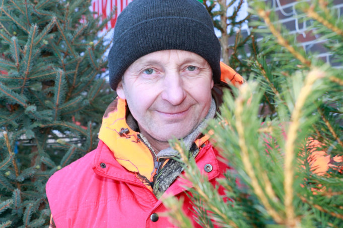Metsä ja eläimet tuottavat iloa Jussi Saloselle.