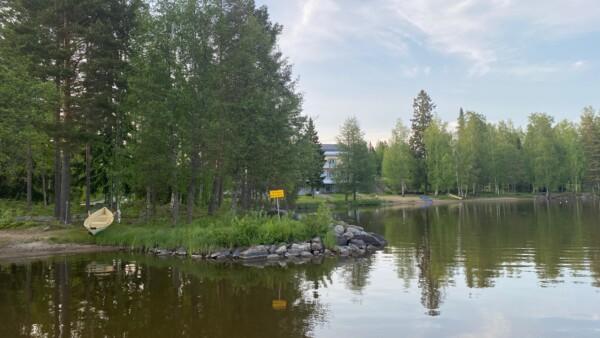 Pyysalon leirikeskus sijaitsee Lihasulassa Vesijärven rannalla.