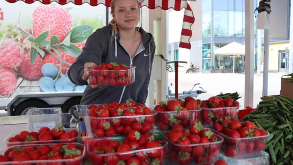 Kesätyöläinen Ilona Tuominen kertoo, että asiakkaat ovat huomanneet...