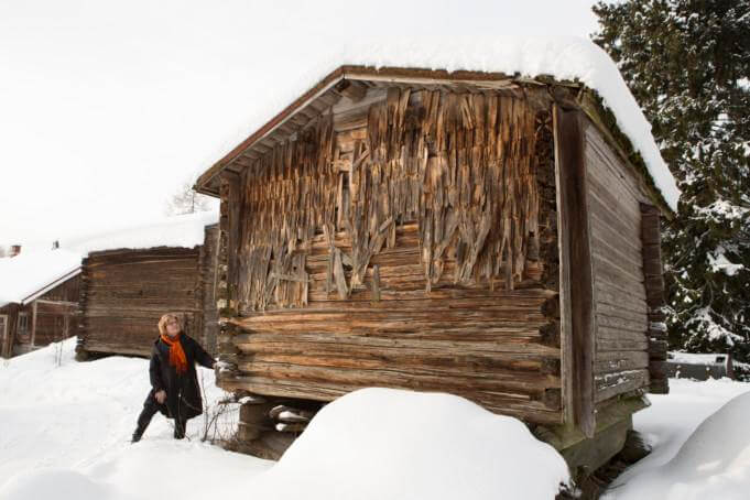 Museoviraston suojelemassa jyväaitassa on näkyvillä vielä vanhaa päreseinää. Sukututkimuskouluttaja Riikka Piironen kertoo, että, Mattilassa on säilynyt rakennuksia 1800-luvulta asti.