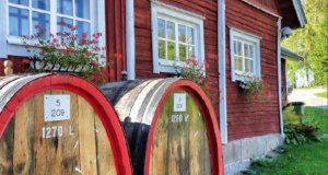 Rönnvikin viinitila ihan naapurissa Pälkäneen Laitikkalassa hellii silmää ja makunystyröitä. Kuva: Rönnvikin viinitila