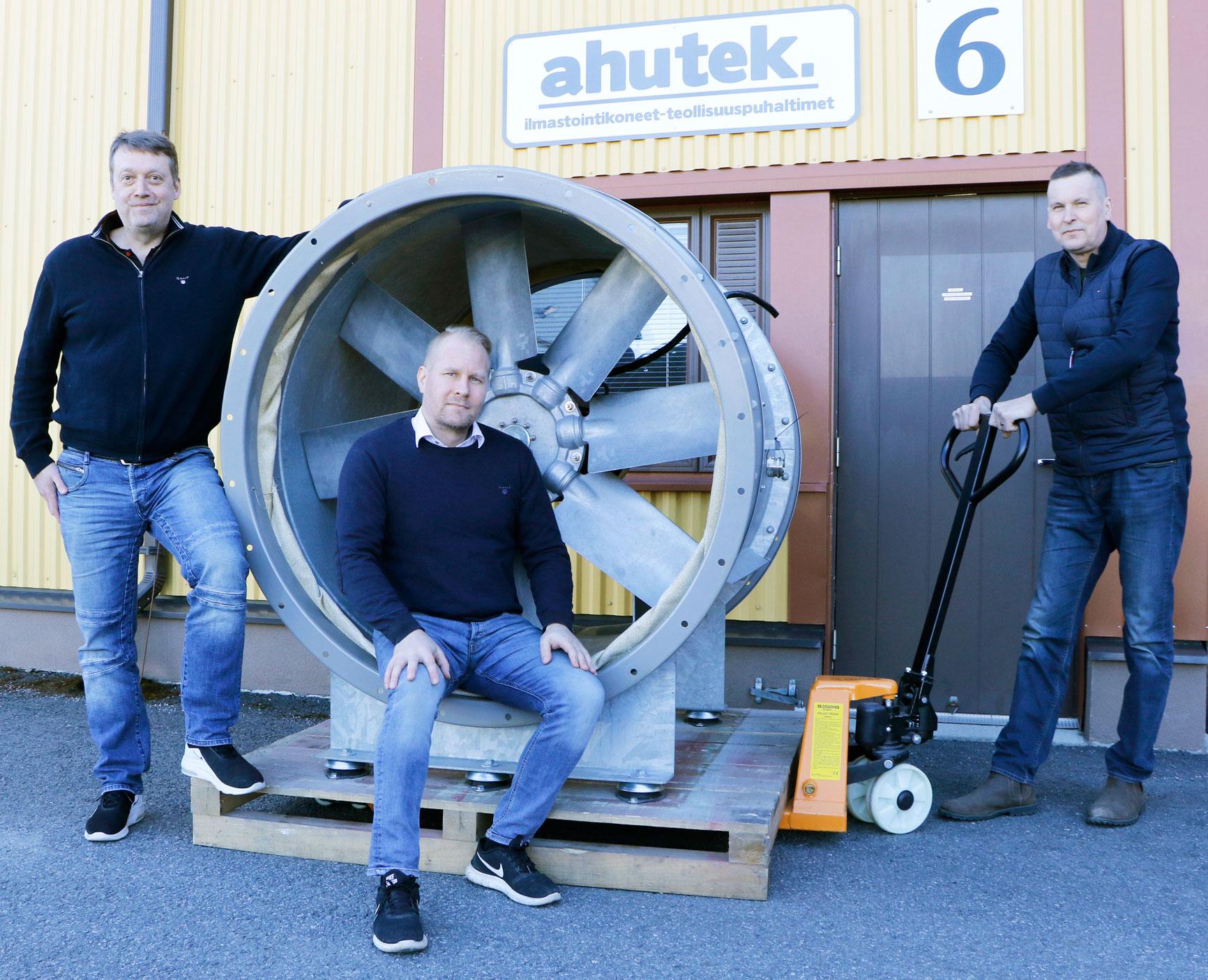 Pekka Lahden, Timo Kakkosen ja Tero Välimaan omistama Ahutek Oy on erikoistunut vaativaan teollisuuskäyttöön tarkoitettujen ilmankäsittelykoneiden ja teollisuuspuhaltimien myyntiin ja markkinointiin.
