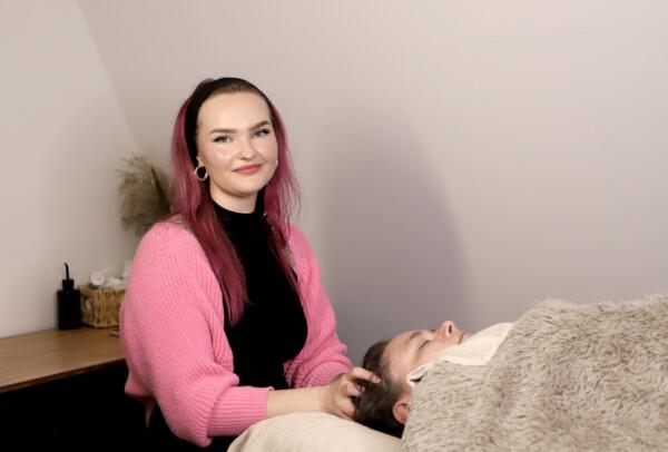 Johanna Suomisen yrityksen Kauneushuone Hellän toimitila sijaitsee Tiihalan...