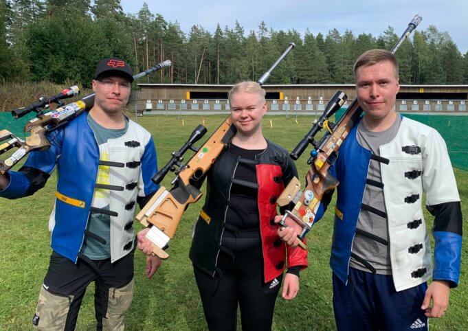 Tomi-pekka, Ida ja Sami Heikkilä rikkoivat joukkueiden Suomen ennätyksen 50 metrin sekajuoksuilla. Kuva: Mika Heikkilä
