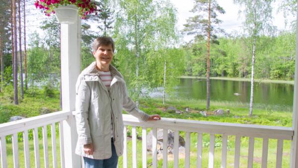 Maija Kurkivuori mökkeilee puolisonsa kanssa Suinulassa Havisevanjärven maisemissa,...