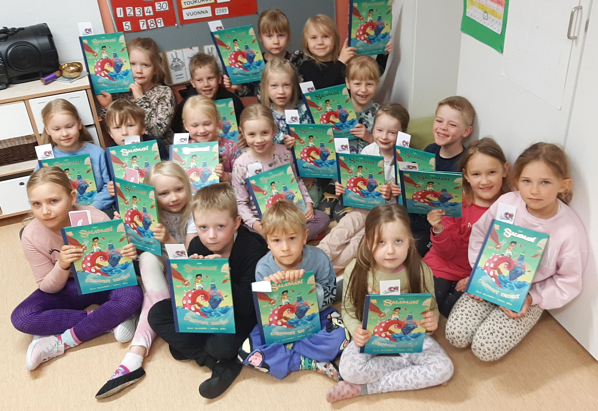 Ruutanan koulun Terälehdet-eskariryhmä innostui lukemisesta niin paljon, että se palkittiin Västäräkin lukumatka -kampanjassa eniten lukeneena ryhmänä. Jokainen lapsi sai palkinnoksi oman kappaleen.